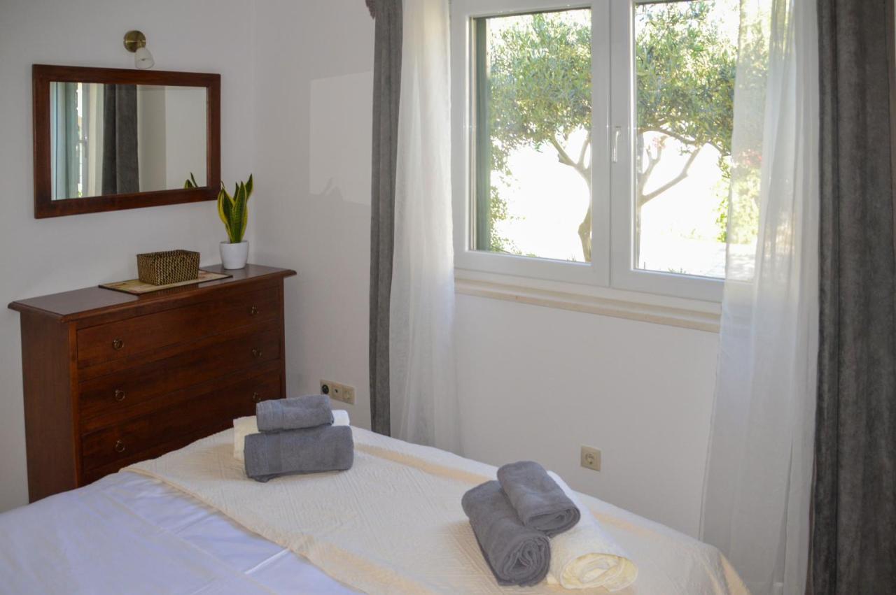 Issa Holiday Home - 3 Min Walk To Beach Kaštela Buitenkant foto