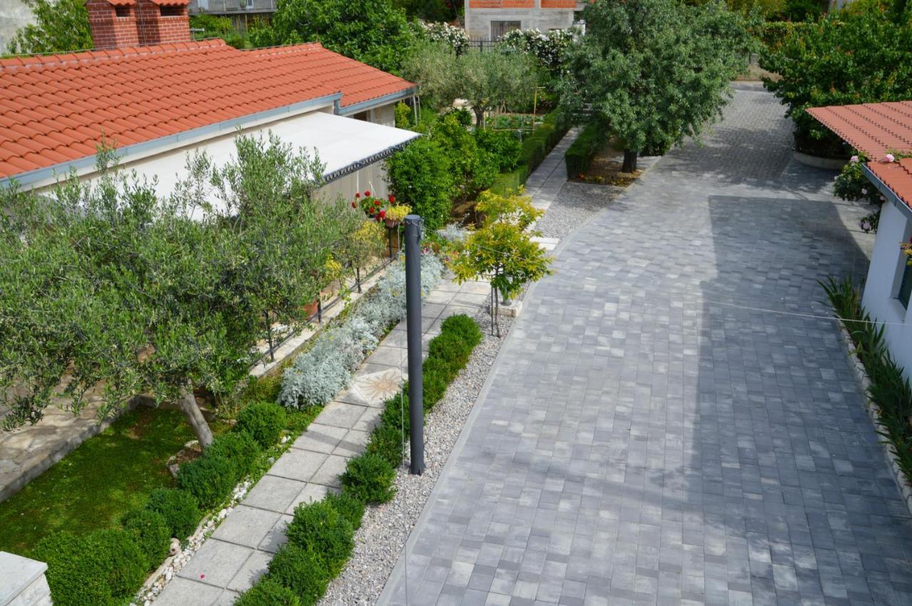 Issa Holiday Home - 3 Min Walk To Beach Kaštela Buitenkant foto